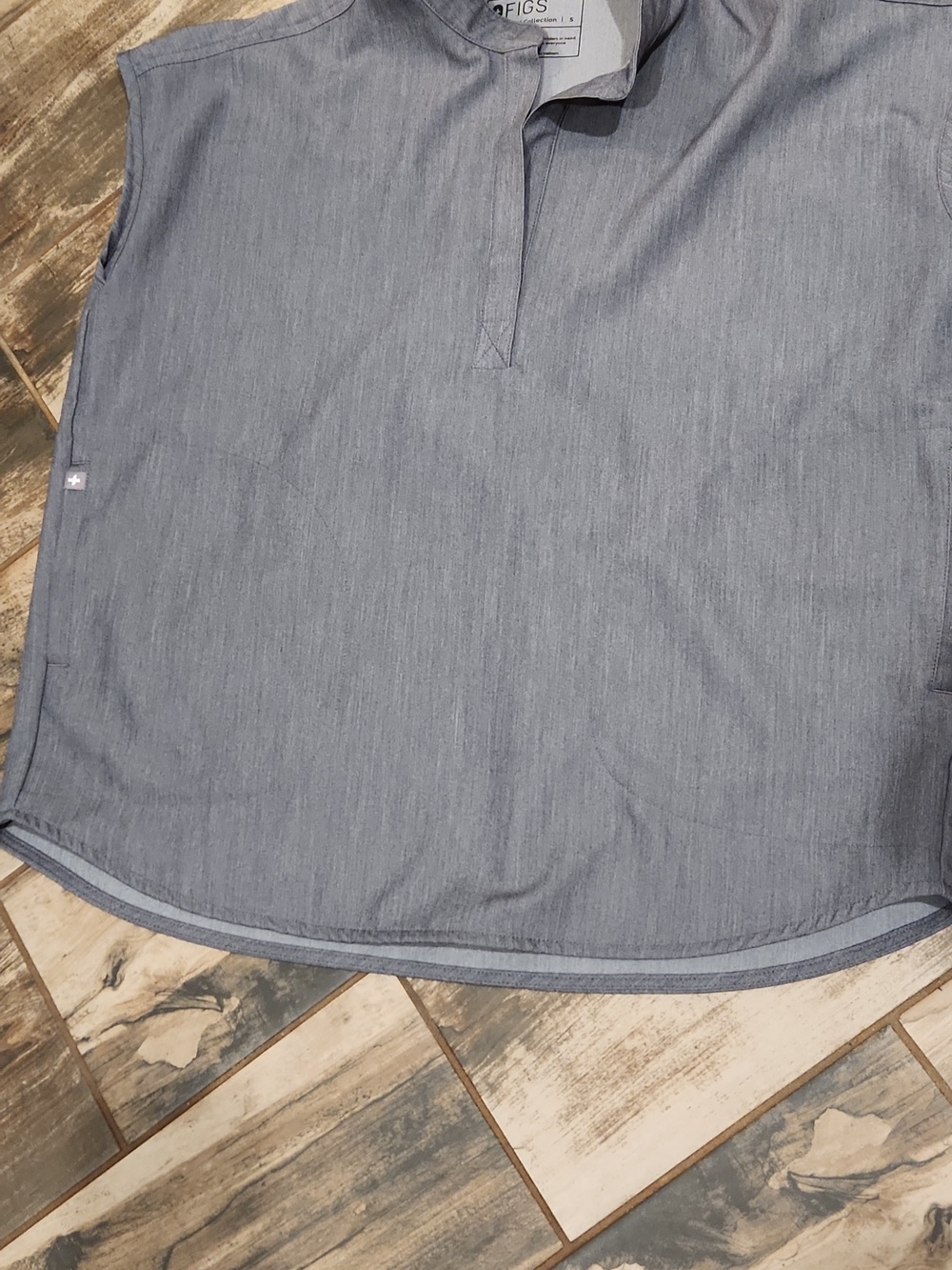Figs Women's Gray Scrub Top Size Small